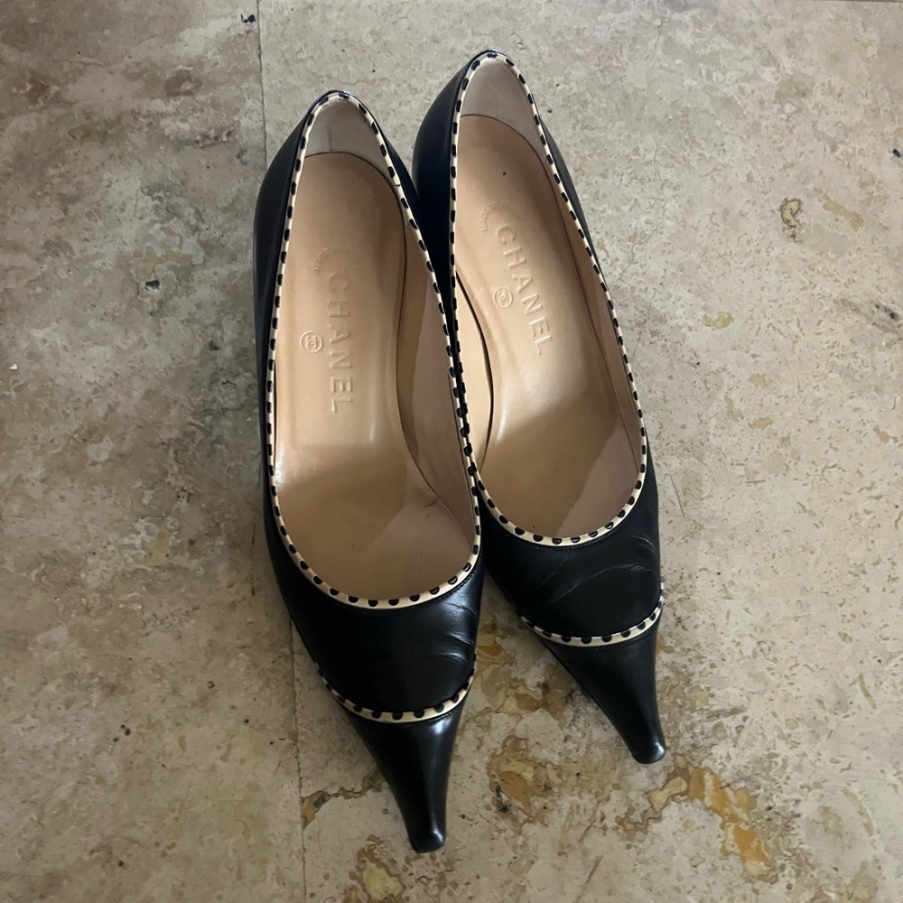 CHANEL Black Heels with Sophisticated Design